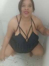 BUSTY_QUEEEN avatar