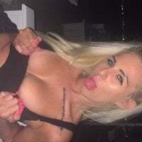Blonde-bimbo avatar