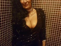Busty_Lip-Biting_Esme avatar
