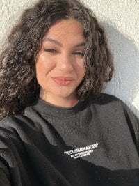 CurllyMya avatar