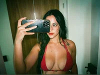 EmmaCurvyy avatar