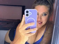 FoxyRoxyXX avatar