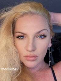 Goldenndoll avatar