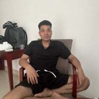 Live-tong avatar