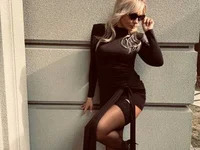 Luxury_Blonde avatar