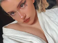 NikkiNix avatar