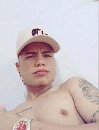 Nikoll_couple avatar