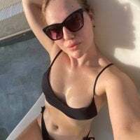 Rosaliiiii avatar