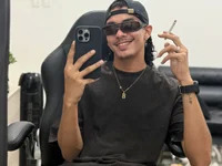 Straight_with_curls avatar