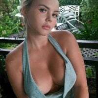 SweetCherryLiv avatar