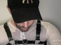 biwhitetopasianbottm avatar