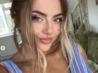 dirtygirlnextdoor- avatar