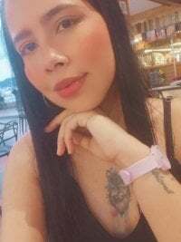 elyne_hot avatar