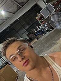 goodguybigD69 avatar