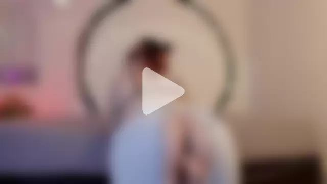 AllisonRoberts_ photo 1