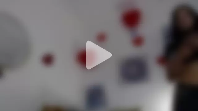 CarolineAikos photo 16