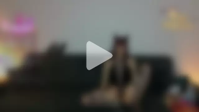 CrimsonDoll_xoxo photo 3