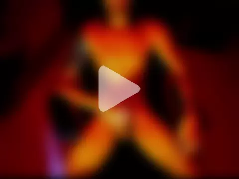 GoldyInRedLights photo 14