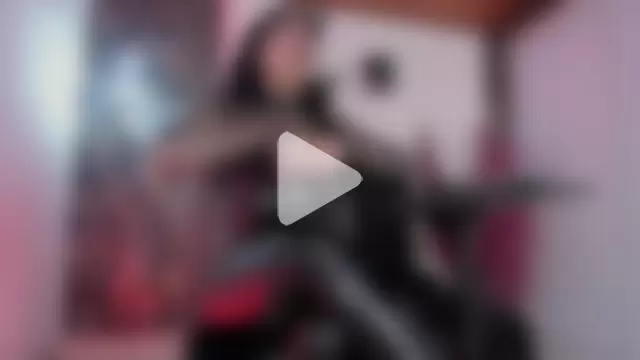 Halley_Ravenn photo 2