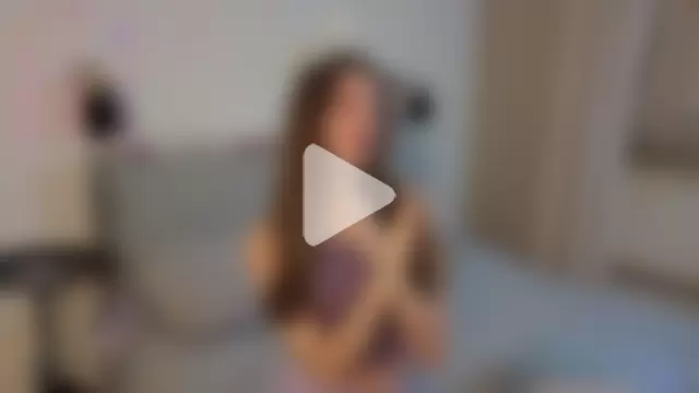 LauraYoungg photo 18