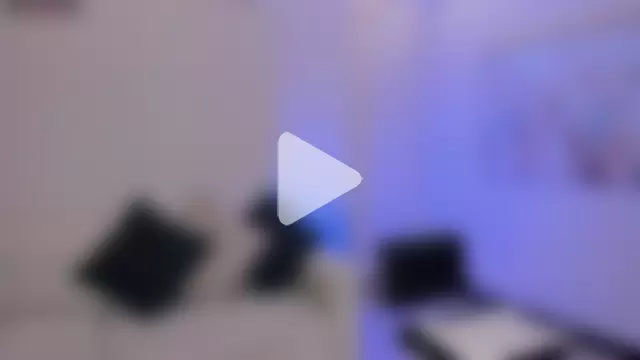 LizzHamilton__ photo 1