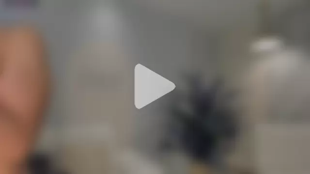 LizzHamilton__ photo 3